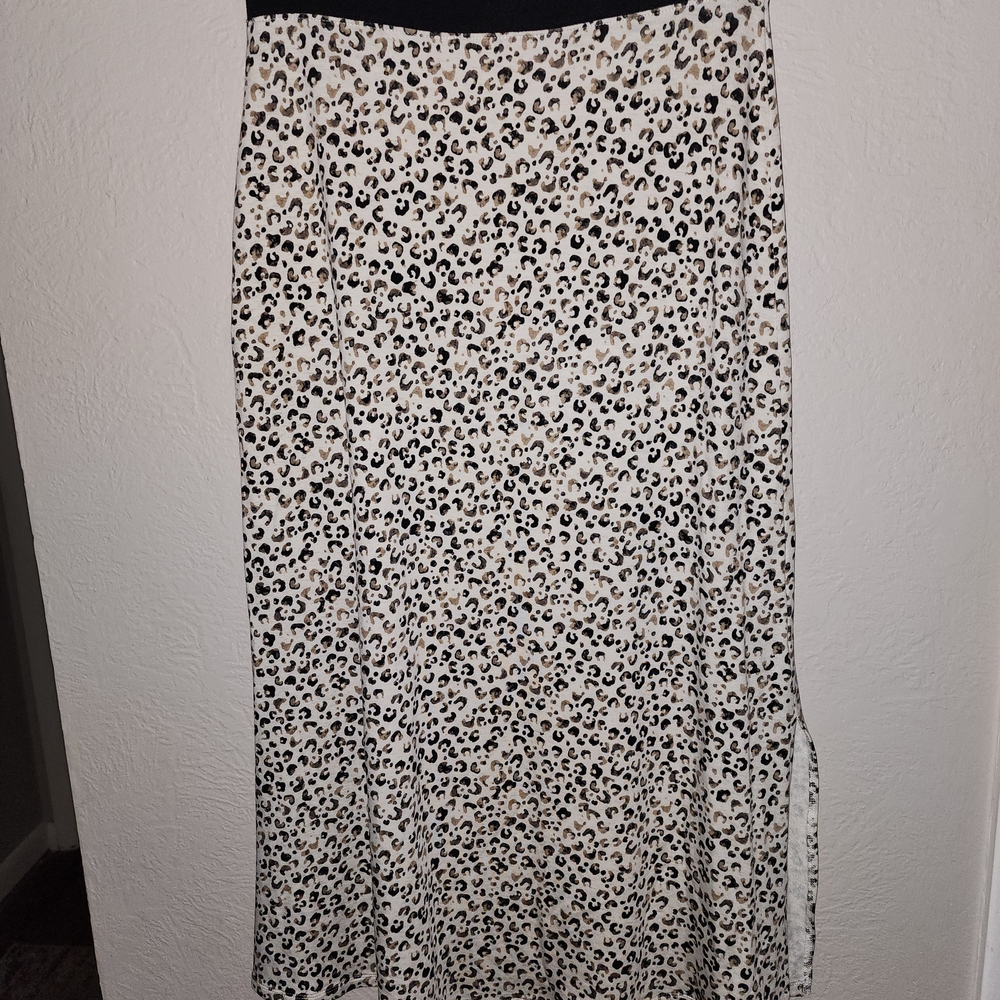 Kensie Black and White Leopard Print Midi Skirt